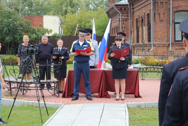 Молодые сотрудники полиции города Камышлова приняли Присягу на верность Российской Федерации